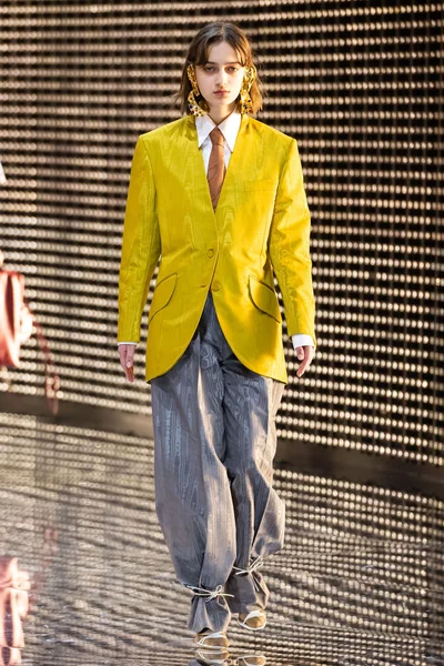 Look 30